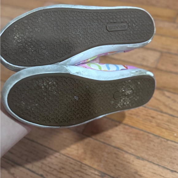 Coach - Picture 2 of 4